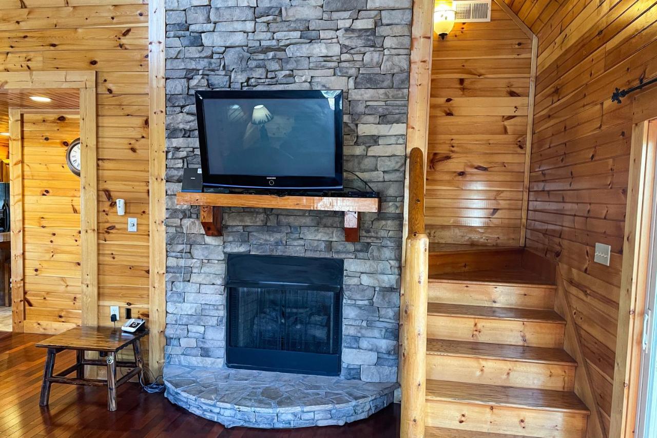 Black Bear Hideaway Cabin ガトリンバーグ エクステリア 写真