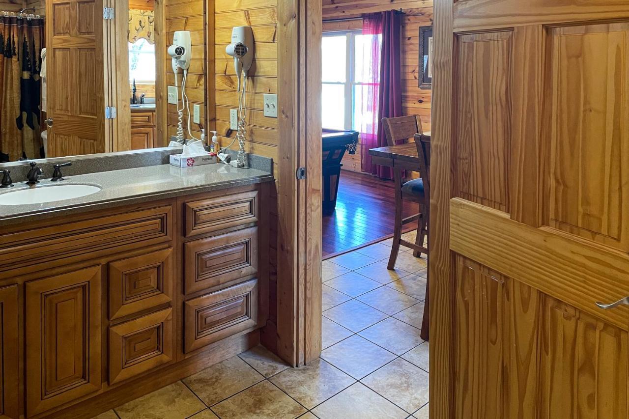 Black Bear Hideaway Cabin ガトリンバーグ エクステリア 写真